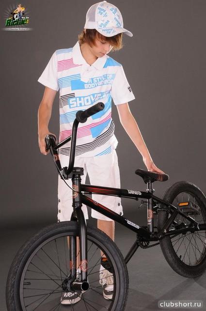 1731_teenager-with-bicycle-12.jpg